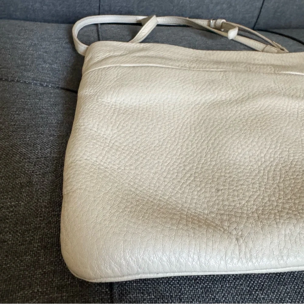 The Sak 100% Leather Cream Shoulder Bag - Picture 13 of 16